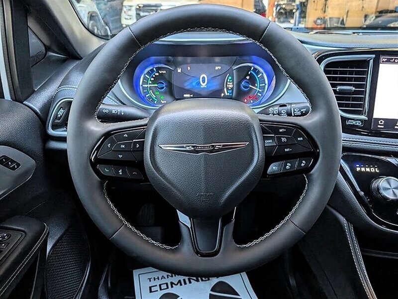2023 Chrysler Pacifica Plug-In Hybrid Limited - Photo 19 - Bountiful, UT 84010