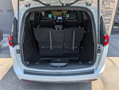 2023 Chrysler Pacifica Plug-In Hybrid Limited - Photo 31 - Bountiful, UT 84010