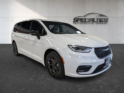 2023 Chrysler Pacifica Plug-In Hybrid Limited Van