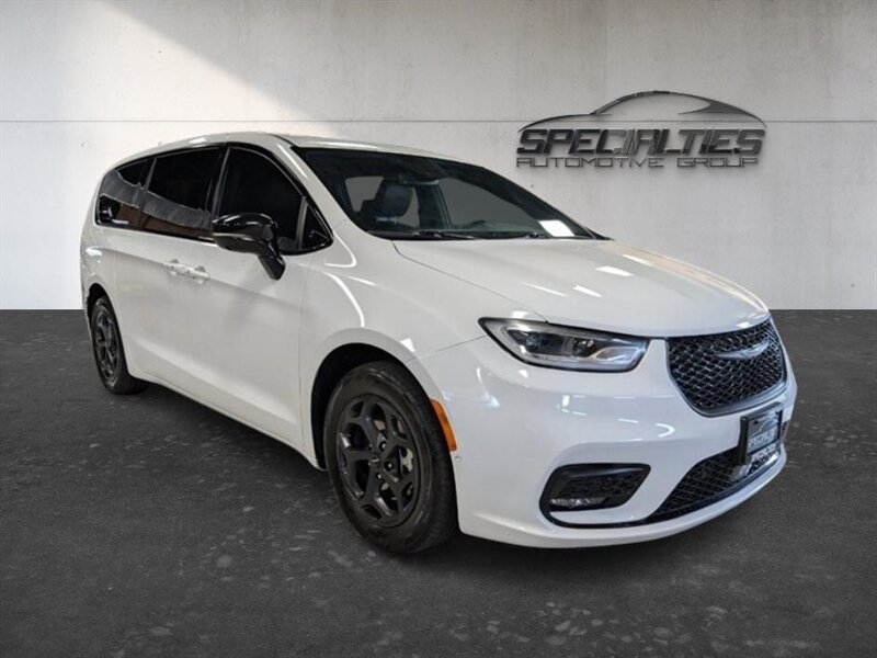 2023 Chrysler Pacifica Plug-In Hybrid Limited  