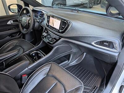 2023 Chrysler Pacifica Plug-In Hybrid Limited - Photo 4 - Bountiful, UT 84010