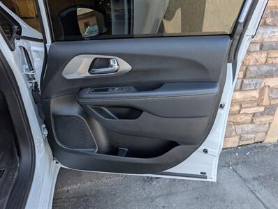 2023 Chrysler Pacifica Plug-In Hybrid Limited - Photo 30 - Bountiful, UT 84010