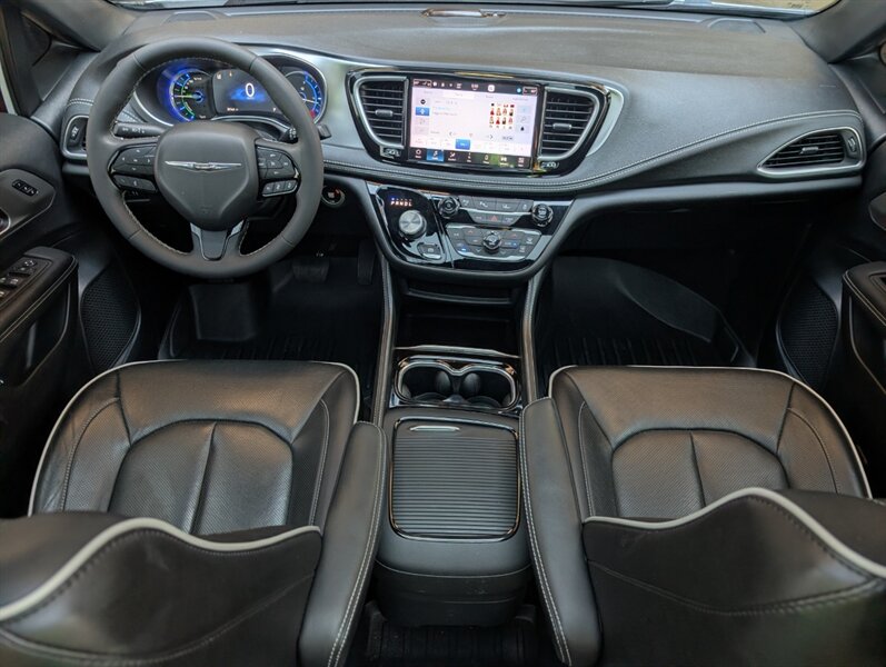 2023 Chrysler Pacifica Plug-In Hybrid Limited - Photo 3 - Bountiful, UT 84010