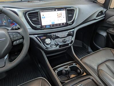 2023 Chrysler Pacifica Plug-In Hybrid Limited - Photo 22 - Bountiful, UT 84010