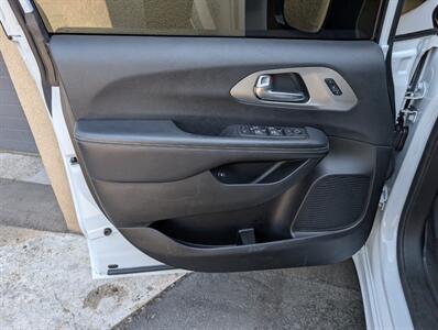 2023 Chrysler Pacifica Plug-In Hybrid Limited - Photo 17 - Bountiful, UT 84010