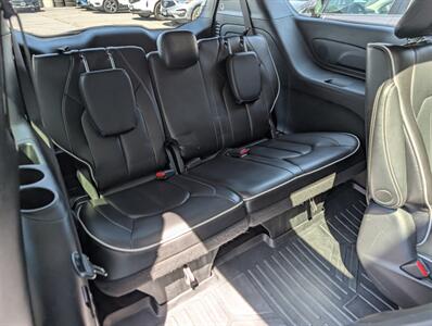 2023 Chrysler Pacifica Plug-In Hybrid Limited - Photo 29 - Bountiful, UT 84010
