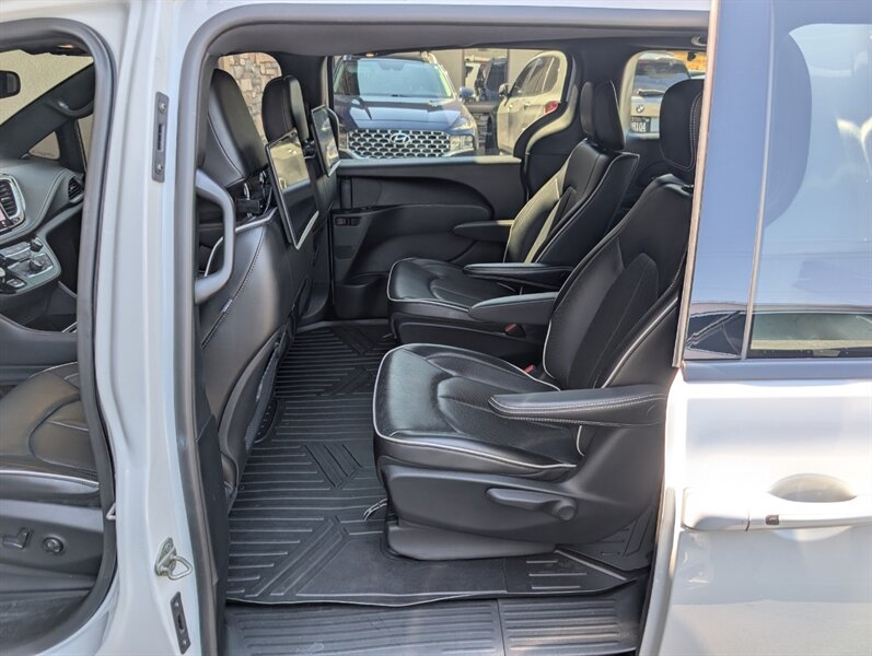 2023 Chrysler Pacifica Plug-In Hybrid Limited - Photo 24 - Bountiful, UT 84010