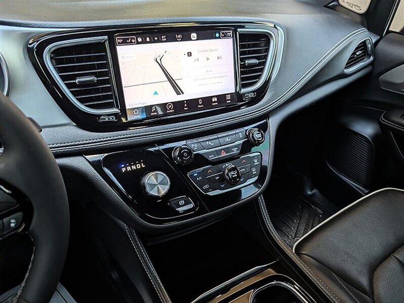 2023 Chrysler Pacifica Plug-In Hybrid Limited - Photo 23 - Bountiful, UT 84010