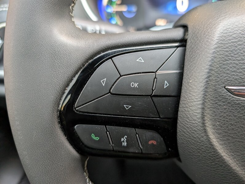 2023 Chrysler Pacifica Plug-In Hybrid Limited - Photo 20 - Bountiful, UT 84010