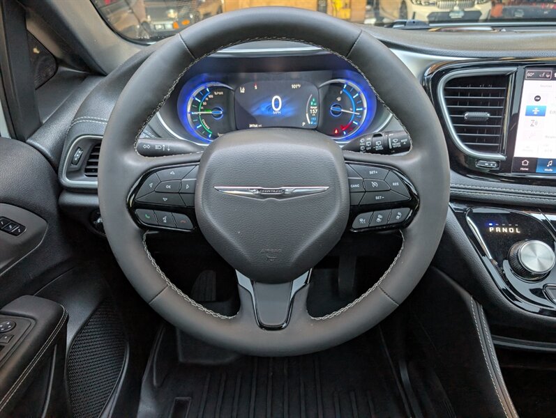 2023 Chrysler Pacifica Plug-In Hybrid Limited - Photo 18 - Bountiful, UT 84010