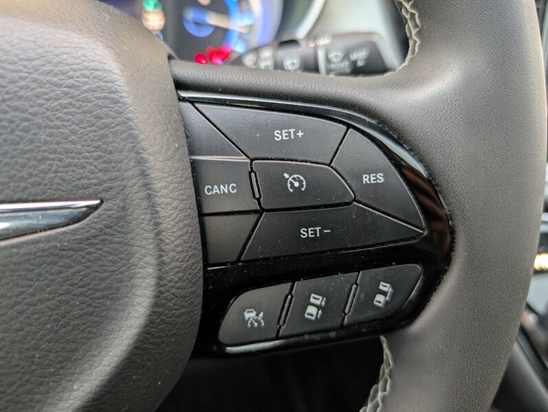 2023 Chrysler Pacifica Plug-In Hybrid Limited - Photo 21 - Bountiful, UT 84010