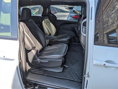 2023 Chrysler Pacifica Plug-In Hybrid Limited - Photo 28 - Bountiful, UT 84010