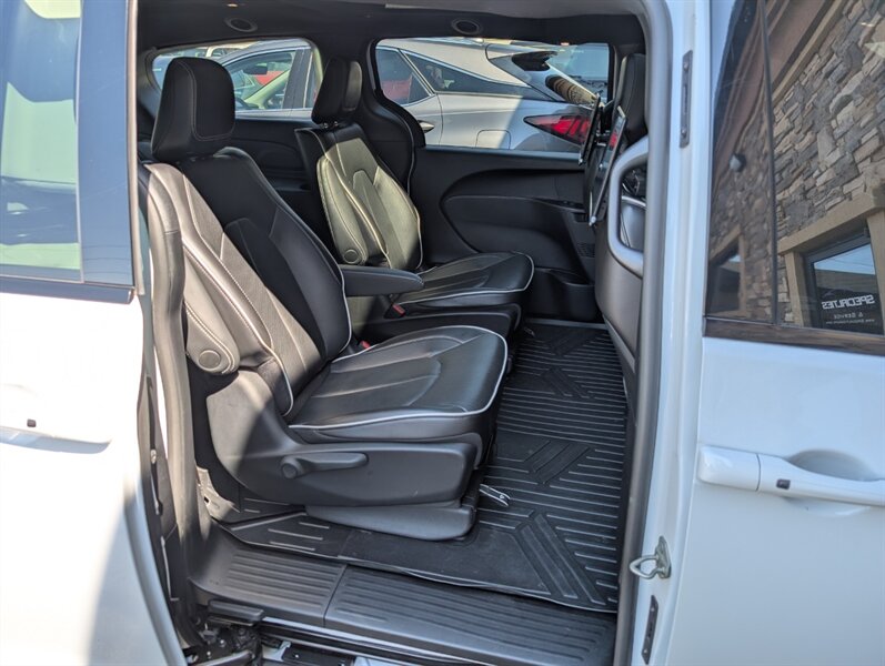 2023 Chrysler Pacifica Plug-In Hybrid Limited - Photo 28 - Bountiful, UT 84010