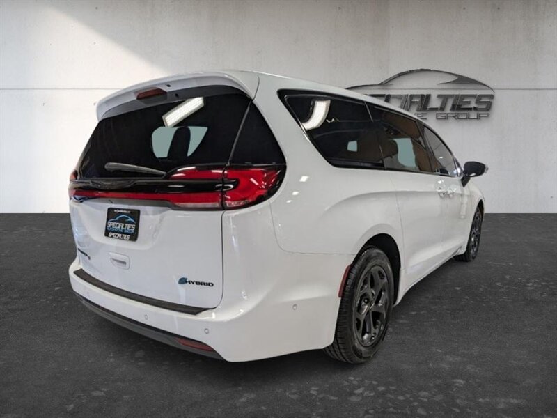 2023 Chrysler Pacifica Plug-In Hybrid Limited - Photo 10 - Bountiful, UT 84010