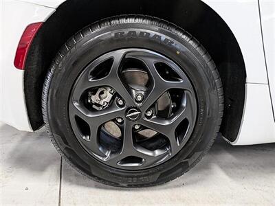2023 Chrysler Pacifica Plug-In Hybrid Limited - Photo 13 - Bountiful, UT 84010