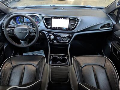 2023 Chrysler Pacifica Plug-In Hybrid Limited - Photo 3 - Bountiful, UT 84010