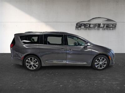 2017 Chrysler Pacifica Limited   - Photo 11 - Bountiful, UT 84010