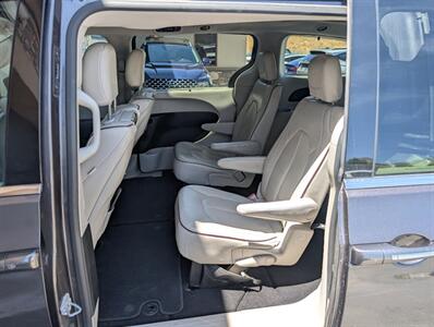 2017 Chrysler Pacifica Limited - Photo 25 - Bountiful, UT 84010