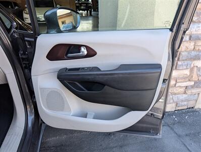 2017 Chrysler Pacifica Limited - Photo 32 - Bountiful, UT 84010
