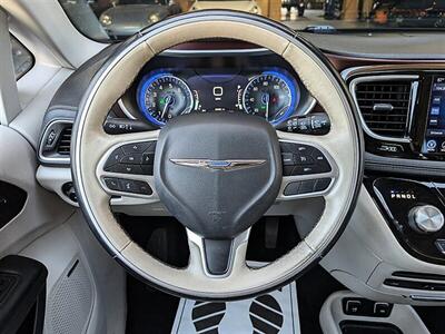 2017 Chrysler Pacifica Limited   - Photo 19 - Bountiful, UT 84010