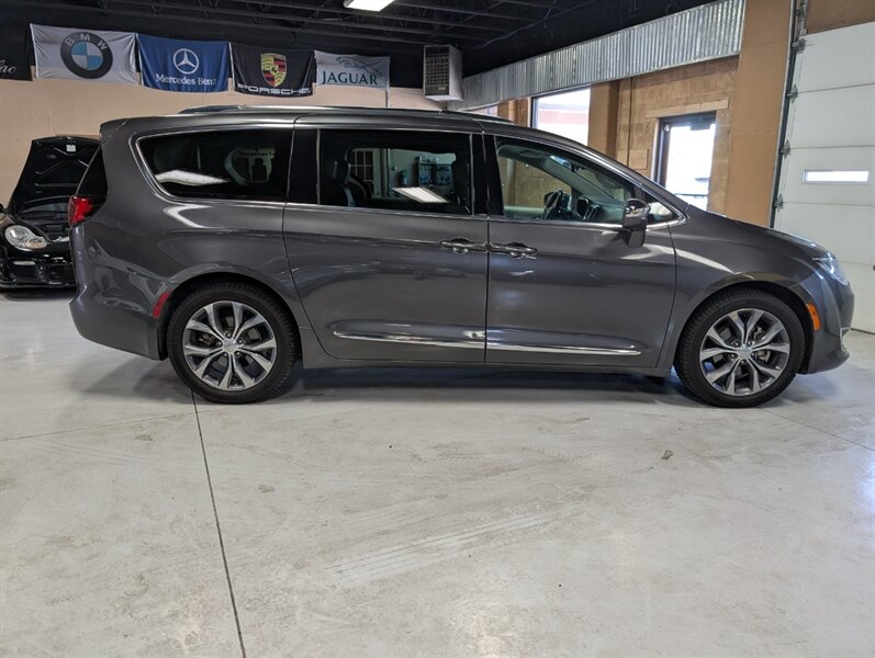 2017 Chrysler Pacifica Limited - Photo 11 - Bountiful, UT 84010