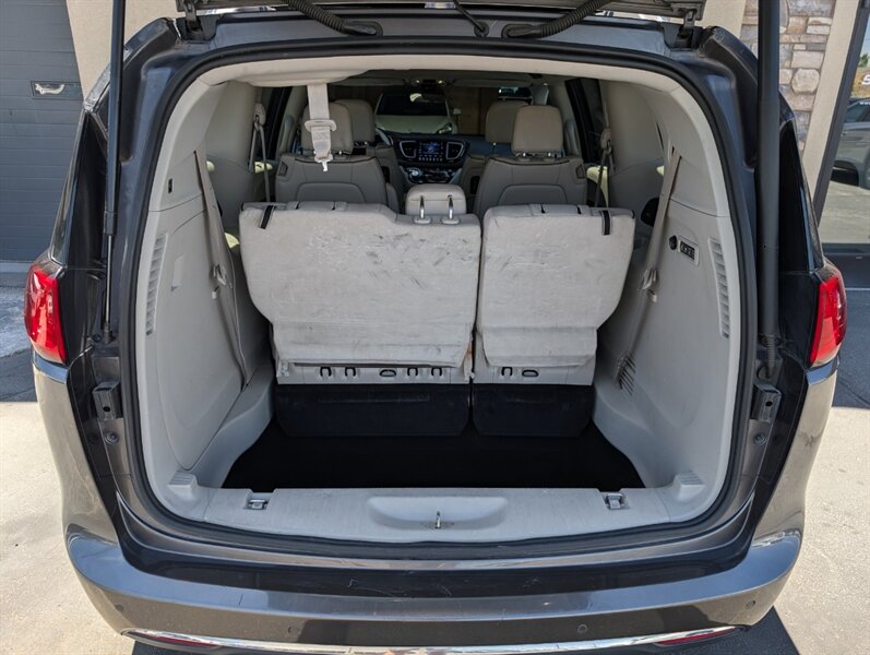 2017 Chrysler Pacifica Limited - Photo 33 - Bountiful, UT 84010