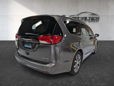 2017 Chrysler Pacifica Limited   - Photo 10 - Bountiful, UT 84010