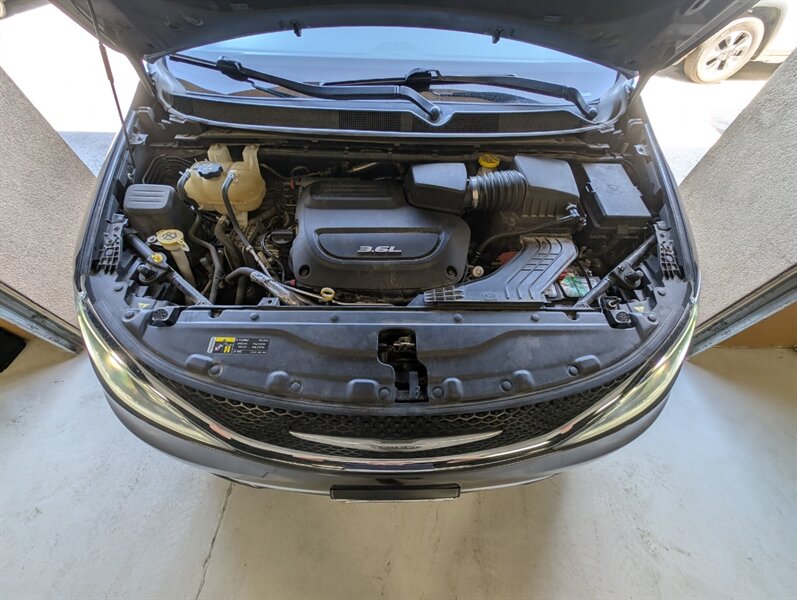 2017 Chrysler Pacifica Limited - Photo 17 - Bountiful, UT 84010