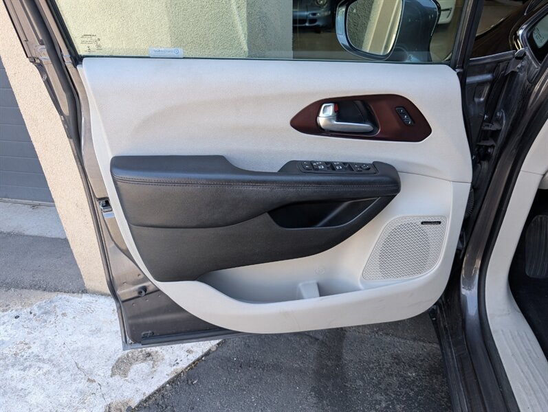 2017 Chrysler Pacifica Limited - Photo 18 - Bountiful, UT 84010