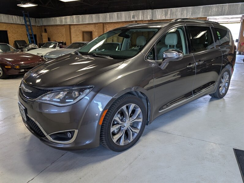 2017 Chrysler Pacifica Limited - Photo 5 - Bountiful, UT 84010