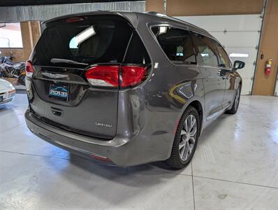 2017 Chrysler Pacifica Limited - Photo 10 - Bountiful, UT 84010