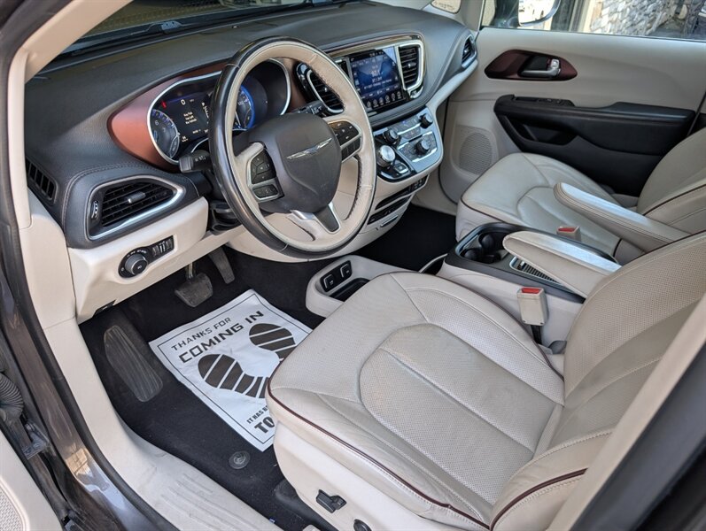 2017 Chrysler Pacifica Limited - Photo 2 - Bountiful, UT 84010