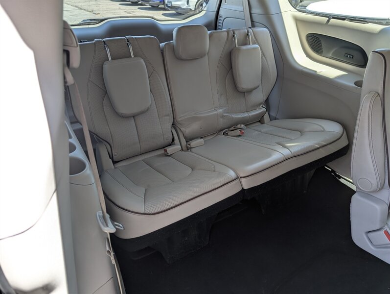 2017 Chrysler Pacifica Limited - Photo 30 - Bountiful, UT 84010