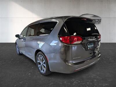 2017 Chrysler Pacifica Limited   - Photo 8 - Bountiful, UT 84010