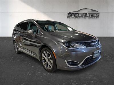 2017 Chrysler Pacifica Limited Van