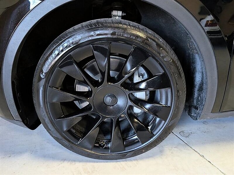 2023 Tesla Model Y Long Range 7-Passenger w/ Hardware 4 & Acceleration Boost - Photo 15 - Bountiful, UT 84010