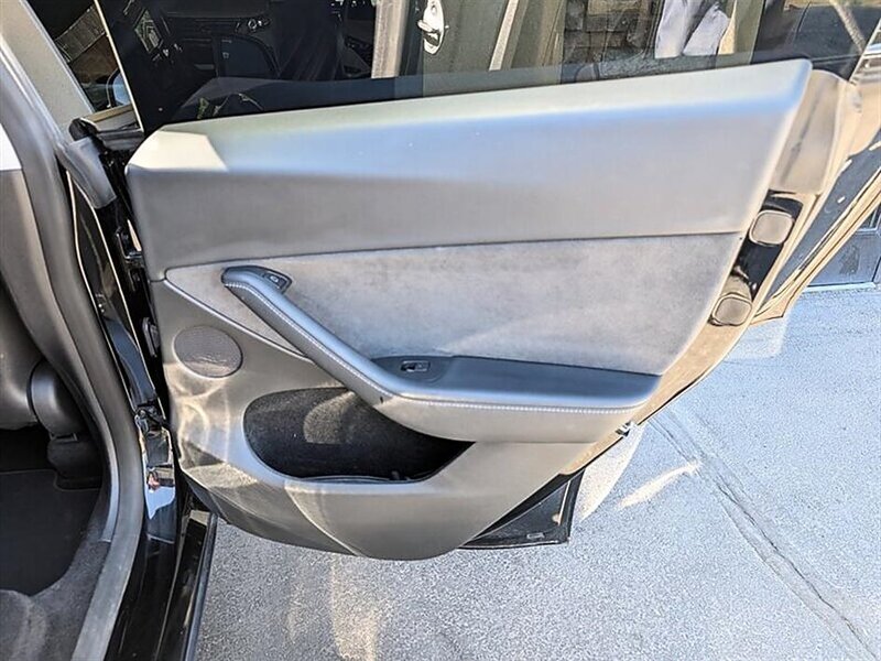 2023 Tesla Model Y Long Range 7-Passenger w/ Hardware 4 & Acceleration Boost - Photo 27 - Bountiful, UT 84010