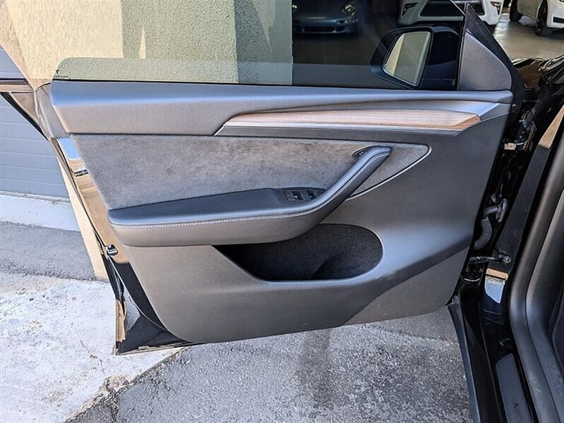 2023 Tesla Model Y Long Range 7-Passenger w/ Hardware 4 & Acceleration Boost - Photo 17 - Bountiful, UT 84010