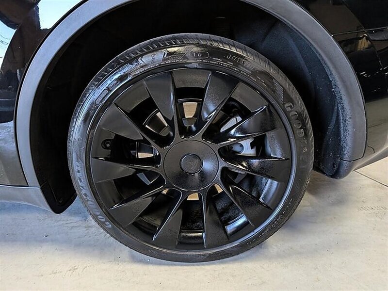 2023 Tesla Model Y Long Range 7-Passenger w/ Hardware 4 & Acceleration Boost - Photo 14 - Bountiful, UT 84010