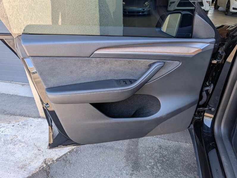 2023 Tesla Model Y Long Range 7-Passenger + Hardware 4 & Acceleration Boost - Photo 17 - Bountiful, UT 84010
