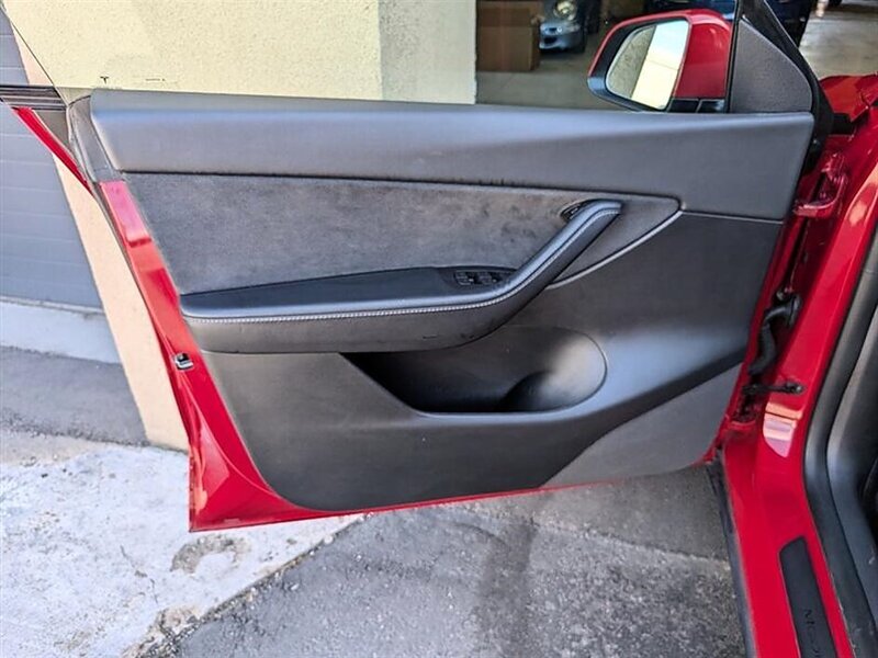 2021 Tesla Model Y Long Range 7-Passenger FSD Capable - Photo 18 - Bountiful, UT 84010