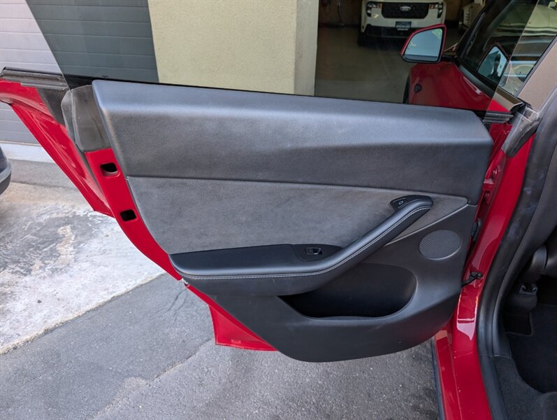 2021 Tesla Model Y Long Range 7-Passenger FSD Capable - Photo 24 - Bountiful, UT 84010