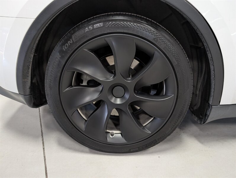 2023 Tesla Model Y Long Range - Photo 13 - Bountiful, UT 84010