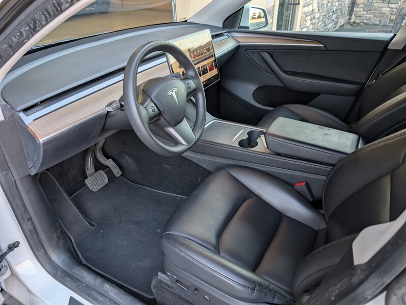 2023 Tesla Model Y Long Range - Photo 2 - Bountiful, UT 84010