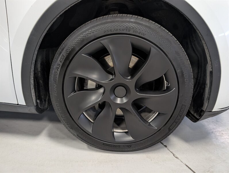 2023 Tesla Model Y Long Range - Photo 12 - Bountiful, UT 84010