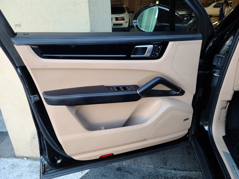 2023 Porsche Cayenne S - Photo 18 - Bountiful, UT 84010