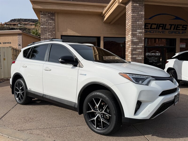 2017 Toyota RAV4 SE's photo