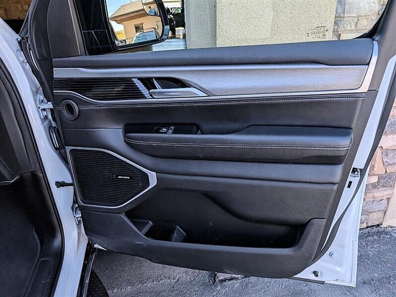 2025 Jeep Wagoneer L Series II - Photo 32 - Bountiful, UT 84010