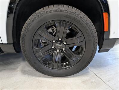 2025 Jeep Wagoneer L Series II   - Photo 12 - Bountiful, UT 84010