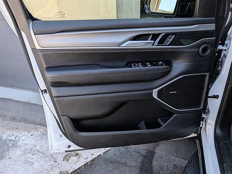 2025 Jeep Wagoneer L Series II - Photo 18 - Bountiful, UT 84010